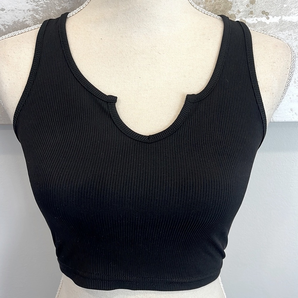 New in package v neck cropped tank